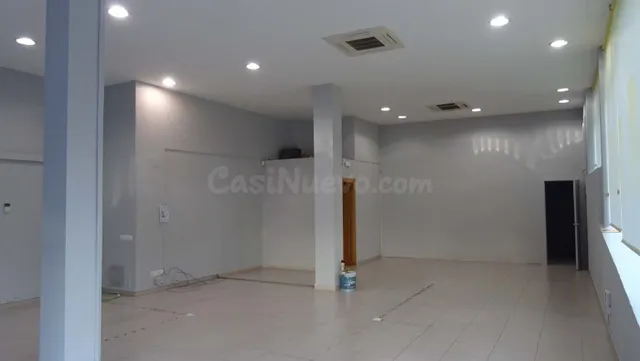 Local comercial con grandes escaparates - foto 4