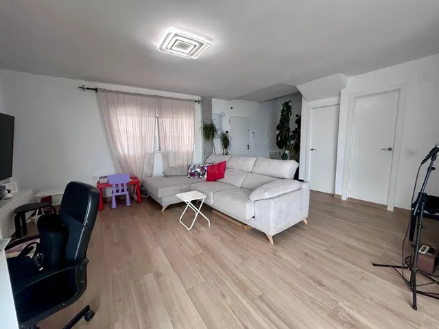 Casa adosada en esquina con piscina privada, jardín y vistas a la Bahía de Málaga — 2