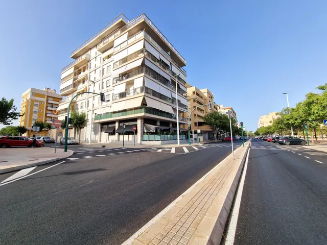 ALQUILER LOCAL COMERCIAL EN LA MEJOR UBICACIÓN DE ALTABIX NUEVO, CON 32m FACHADA Y 9 PERSIANAS A LA CALLE!!! — 26