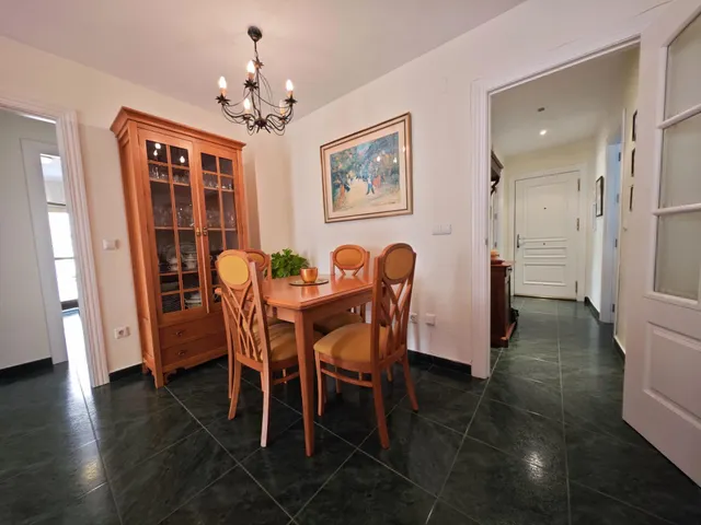 PISO CENTRICO EN FUENGIROLA CON VISTAS LATERALES AL PUERTO JUNTO A LA PLAYA. PERFECTO ESTADO — 46