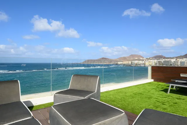 Ático de lujo en venta en primera línea de la Playa de Las C - foto 2
