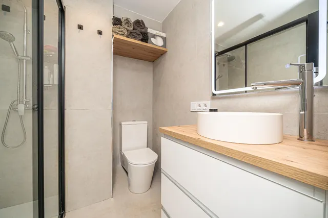 ¡A solo 50 metros del mar! Planta baja reformada con dos terrazas privadas en Can Pastilla — 15