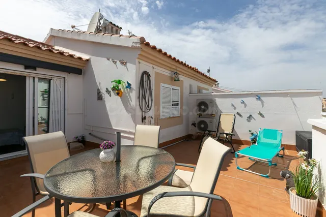APARTAMENTO DE 3 DORMITORIOS 2 BAÑOS EN LA URBANIZACION ZENI - foto 5
