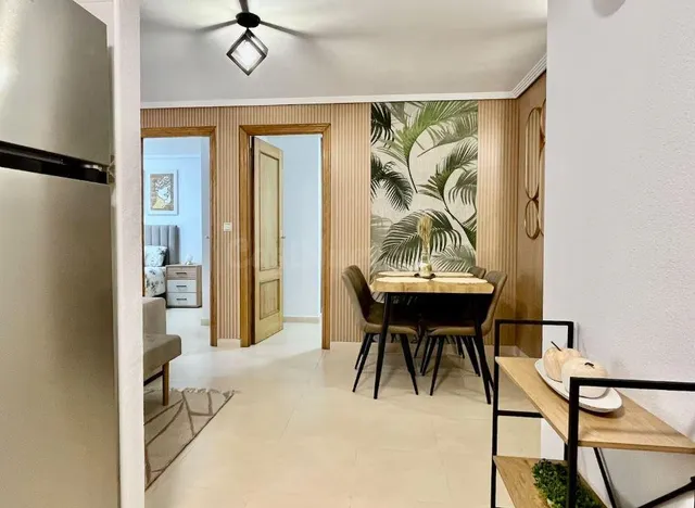 Apartamento con piscina comunitaria, Alicante, Torrevieja. 2 habitaciones, 53 m2, 1,4 kilómetros del mar — 20