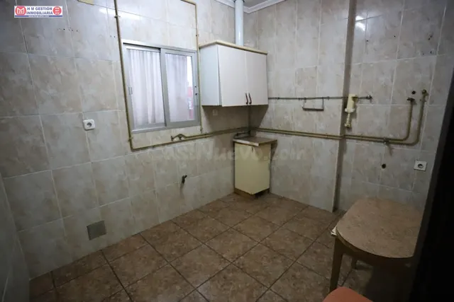 CASA DE PLANTA BAJA EN ESQUINA CON 3 DORMITORIOS UBICADA PRÓ - foto 2