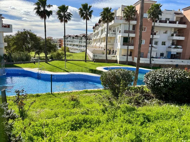PISO DE TRES DORMITORIOS CON VISTAS AL CAMPO DEL GOLF