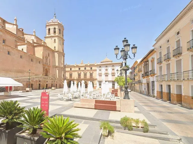 Oportunidad Única: Venta de 3 Vivenvias Reformadas en el Cas - foto 2
