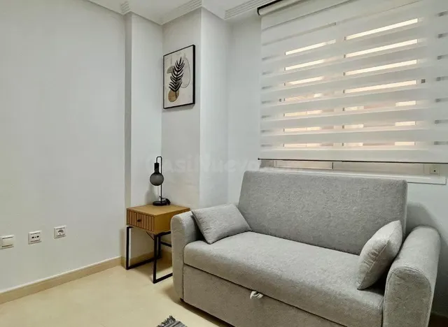 Apartamento con piscina comunitaria, Alicante, Torrevieja. 2 habitaciones, 53 m2, 1,4 kilómetros del mar — 24