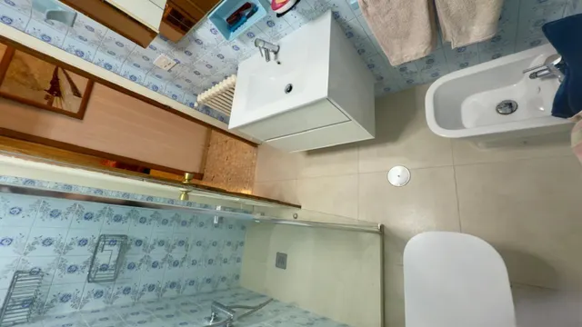 ¡Tu nuevo hogar en este encantador piso en un edificio con carácter del año 1975 y 4 habitaciones! — 26
