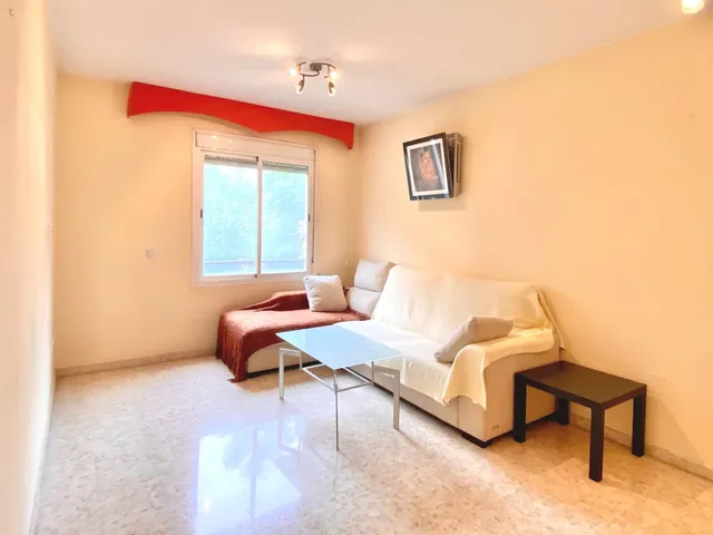 PISO RENTA LIBRE MUY LUMINOSO CON GARAJE Y 3 DORMITORIOS MUY BIEN SITUADO EN AVDA. PUERTA DEL SUR — 8