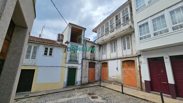 SE VENDE CONJUNTO DE 3 INMUEBLES EN EL CASCO HISTÓRICO DE BE