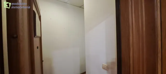 Oficina en alquiler en zona céntrica de negocios de Burgos. — 7