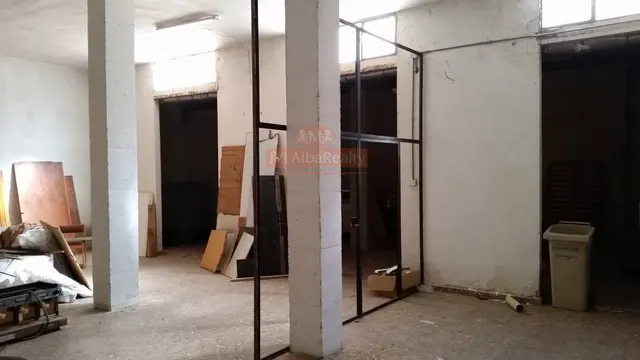 Amplio local con oportunidad de reforma. — 3
