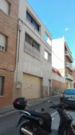 Se vende Casa Adosada OKUPADA en Ciudad Real 15-17 Rubí, (Ba