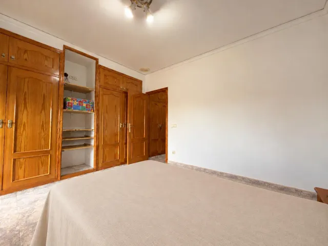 Casa con patio, terraza y acceso a dos calles en el centro de Beniarjó — 45