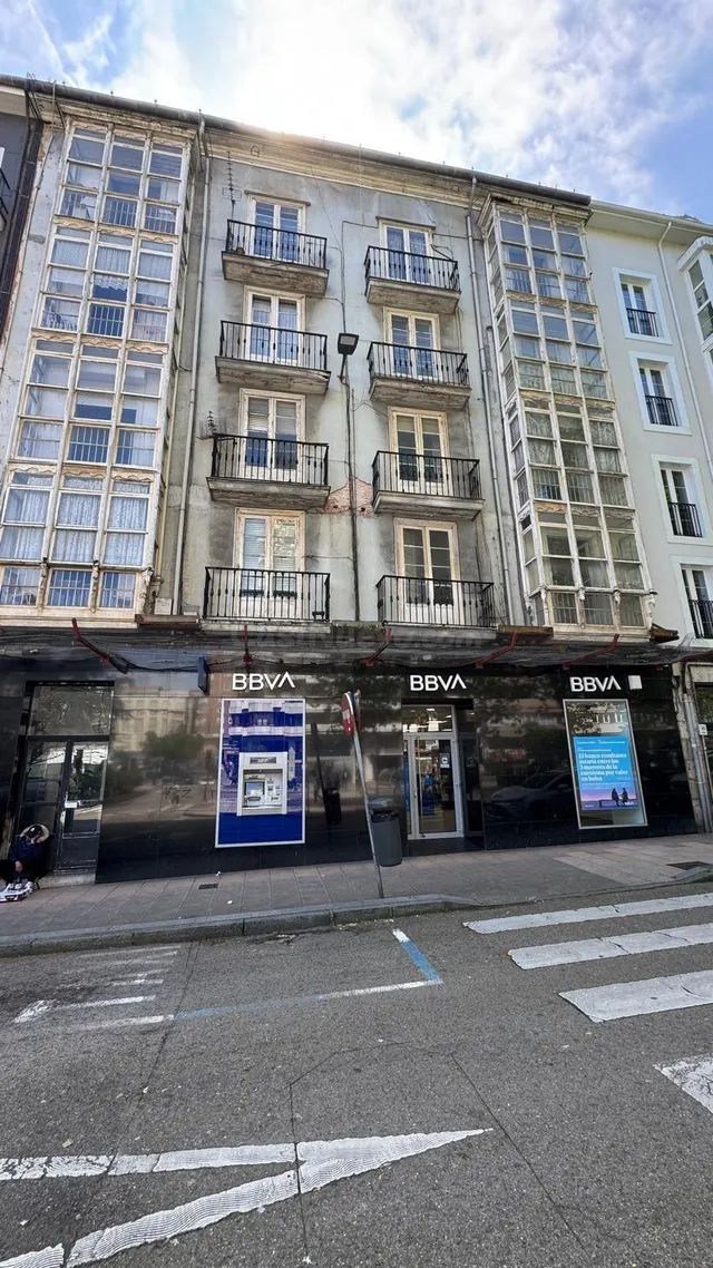 PISO DE TRES DORMITORIOS REFORMADO EN LA CALLE VARGAS CON AS - foto 3