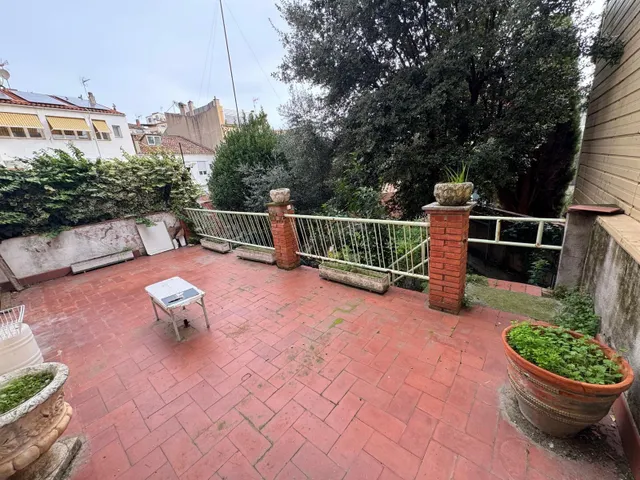 CASA CON DOS PISOS PARA REFORMAR EN MANRESA
