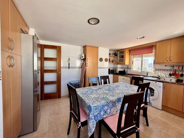 Apartamento en primera línea de playa de Gandia en residencial con piscina comunitaria, garaje y trastero. — 19