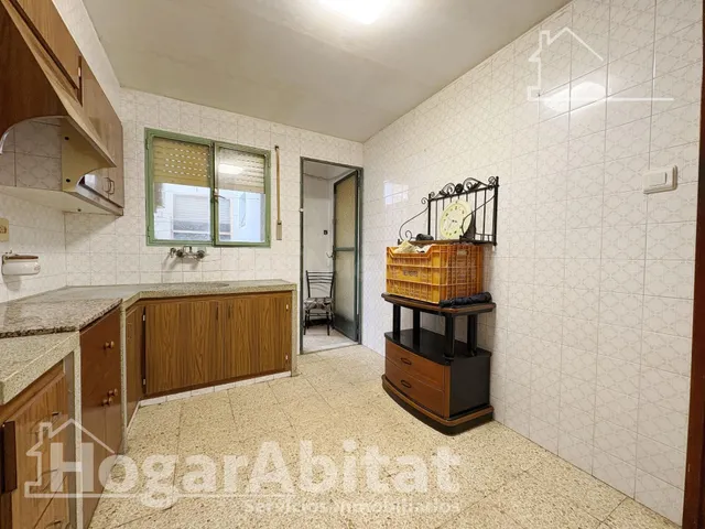 AMPLIA CASA PARA REFORMAR CON GARAJE Y TERRAZA EN EL CENTRO