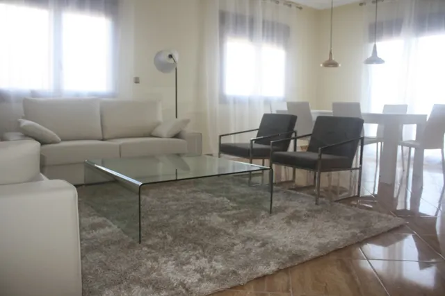Fantástico Chalet Estilo Mediterráneo en Los Altos de Torrevieja con 3 Dormitorios y 4 Baños — 9