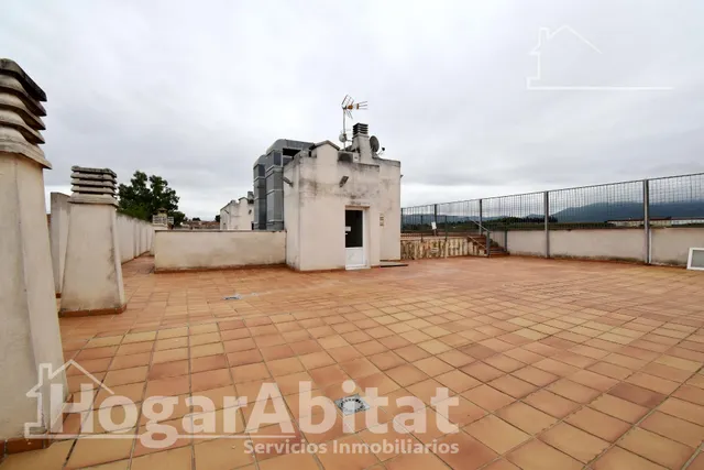 Muy amplio y esquinero con garaje y ascensor, todo amueblado y cerca del centro — 14