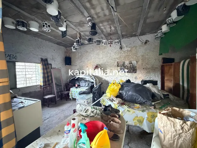 Casa con explotación agrícola en desuso — 19