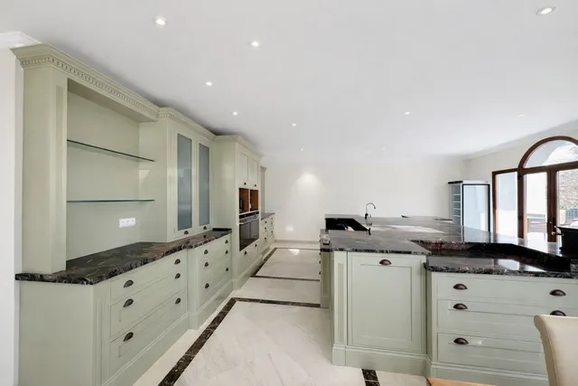 Chalet 7 habitaciones 876m² en venta - Costa del Sol — 12