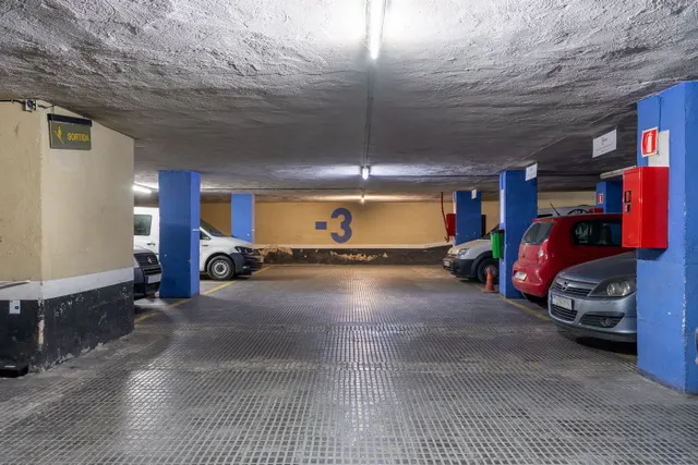 Parking 9m² en alquiler - Casc Antic — 14