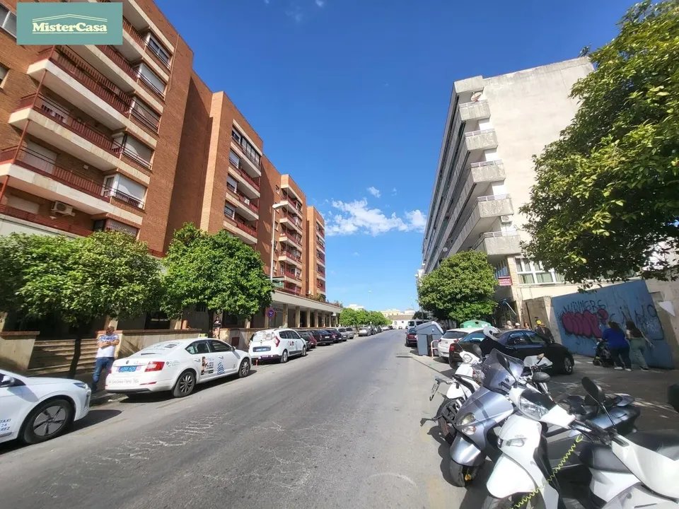 LOCAL COMERCIAL EN VENTA  CENTRICO  . JEREZ DE LA FRONTERA