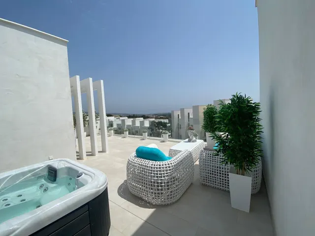 **Exclusivo chalet adosado en Sotogrande Alto: elegancia, confort y calidad de vida** — 6