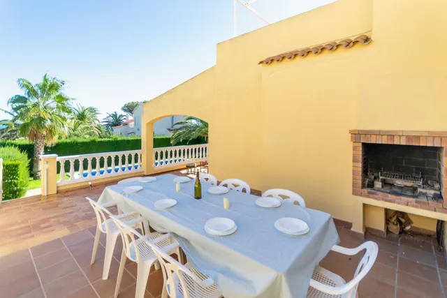 Magnifica villa de 347m2, situada a 1ª línea de mar — 21