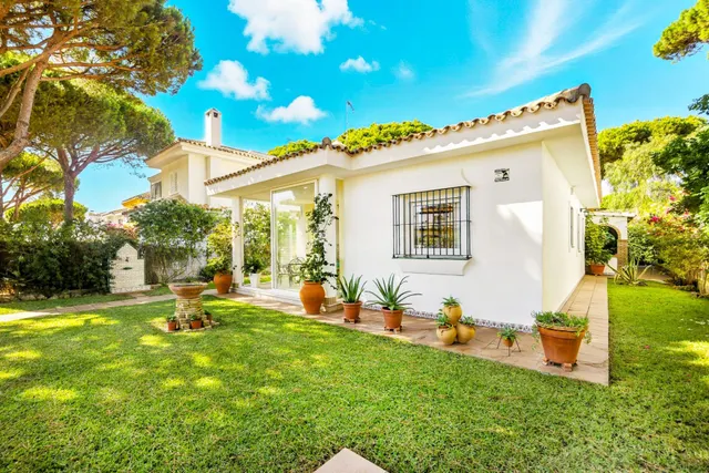 Chalet de 3 dormitorios en Costa Sancti Petri - foto 4