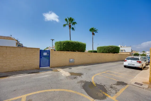 Bungalow planta baja con jardín y piscina junto c.comercial — 36