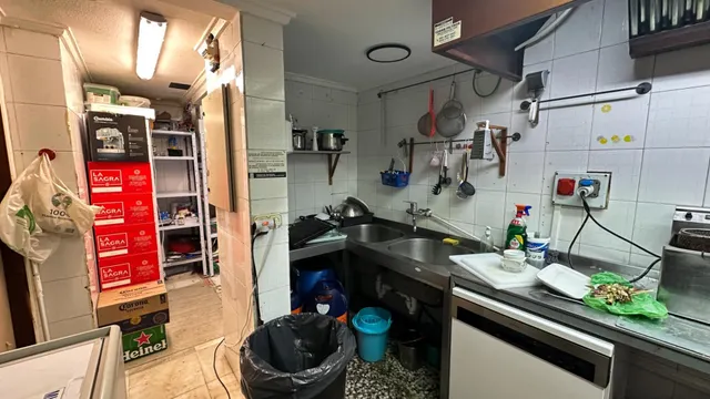 Local comercial 1 habitación 98m² en venta - Estacion de autobuses — 21