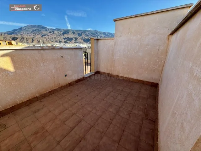Atractivo piso en El Ejido Norte a un excelente precio - foto 2