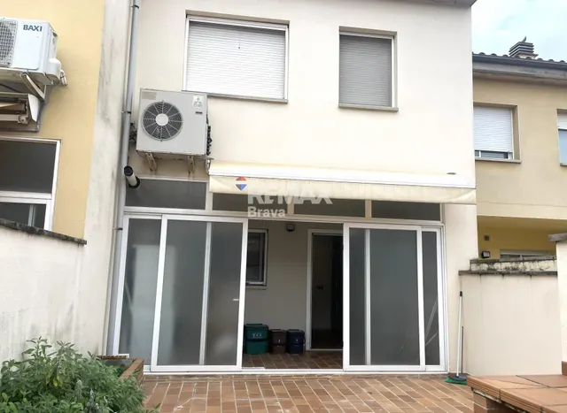Amplio Adosado en Sarria de Ter - Ideal para Entrar a Vivir — 30