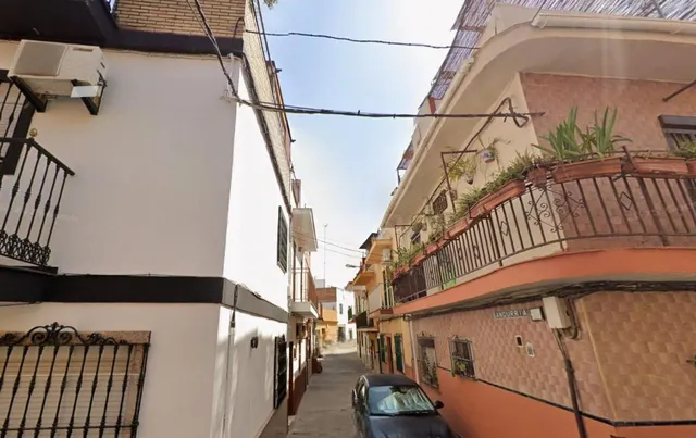 ADOSADO EN SEVILLA. ACTIVO INMOBILIARIO SIN POSESIÓN, NO VIS