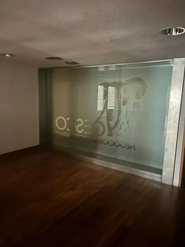Local en pleno centro con mucho potencial ( hotel, pisos, oficina) — 9