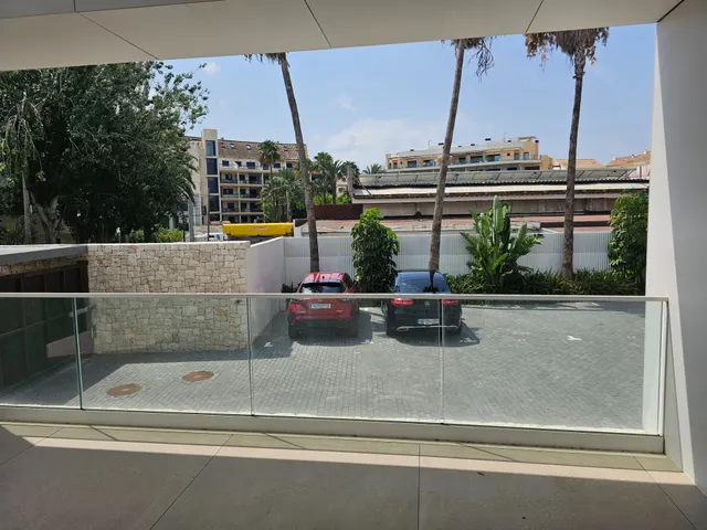 Apartamento en planta baja de obra nueva en exclusiva urbanización en primera línea de playa — 8
