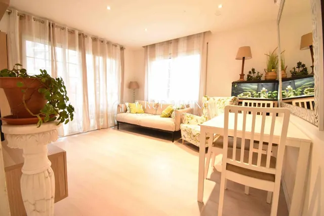 VIVIENDA ESQUINERA REFORMADA CON TERRAZA PRIVADA DE 50m2 Y V - foto 5