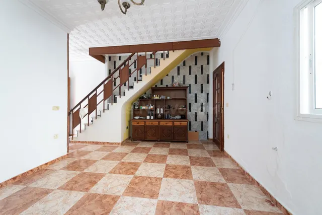 Amplia Casa en Málaga - Oportunidad de Inversión - foto 3