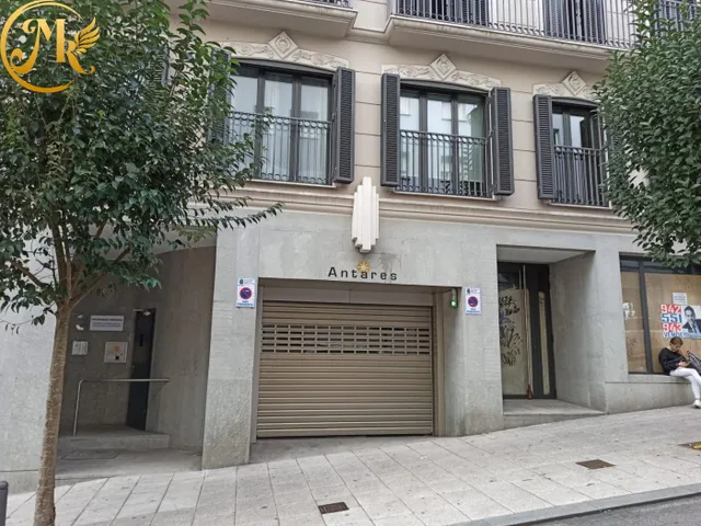 PLENO CENTRO, ZONA GUEVARA. APARCAMIENTO AUTOMÁTICO. — 16