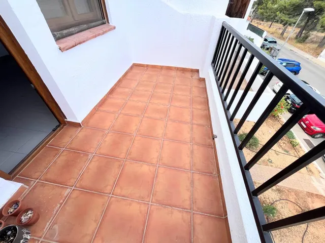 CASA ADOSADA REFORMADA, JARDIN, APARCAMIENTO, PISCINA COMUNITARIA, CHIMENEA, PARCIALMENTE AMUEBLADA — 24