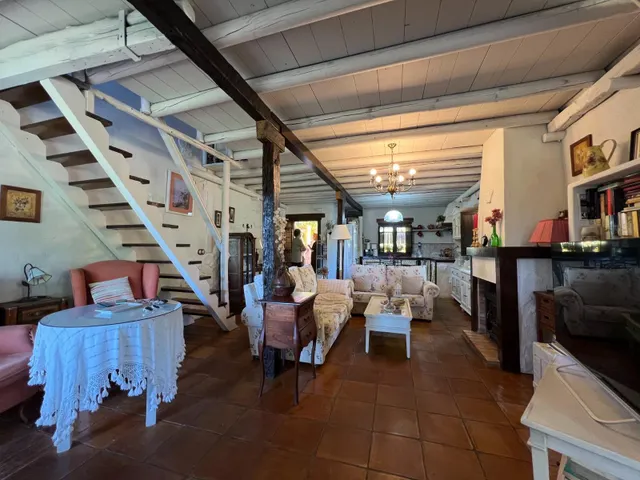 El Refugio Perfecto en Las Jaras: Vistas de Ensueño, Techos Infinitos y Máxima Versatilidad — 15