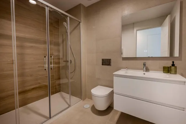 Venta de piso con dos dormitorios en Torremolinos, Málaga, Costa del Sol — 8