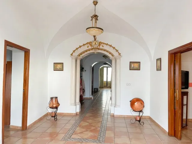 Imponente edificio histórico de 810 m2 con gran patio en casco histórico de Arroyo de San Serván — 8