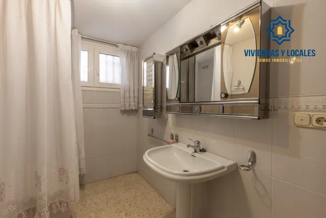 Complejo industrial con vivienda en Alhendín con 2500 metros cuadrados — 34