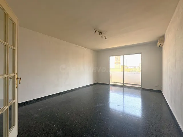 Amplia vivienda de 4 dormitorios con terraza, ascensor y vis - foto 2
