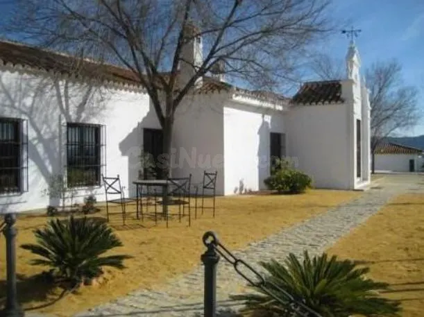 "Finca de Ensueño en Hornachuelos: Caza, Naturaleza y Confor