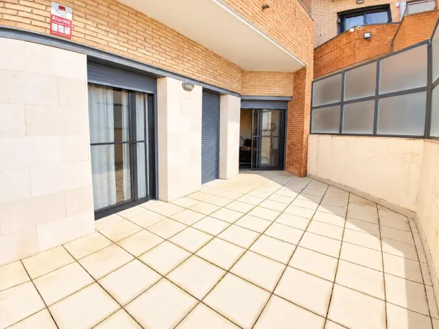 Apartamento con terraza, piscina y 2 plazas de parking — 15